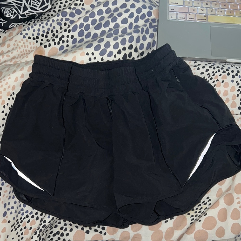 Hotty Hot low-rise lined Lululemon 4 inch shorts in black